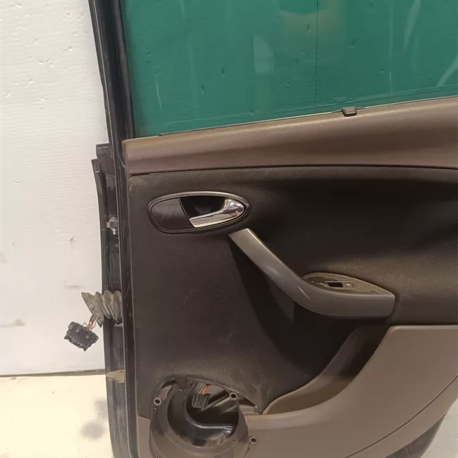 Porta posteriore destra