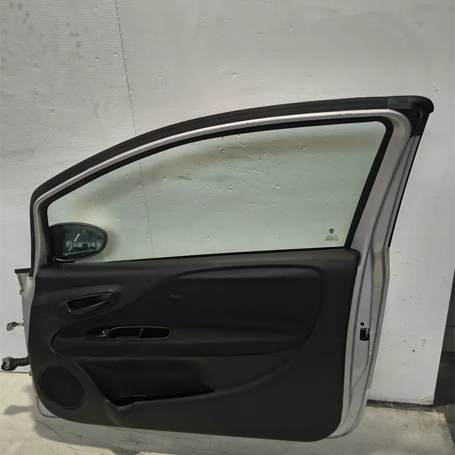 Porta anteriore destra