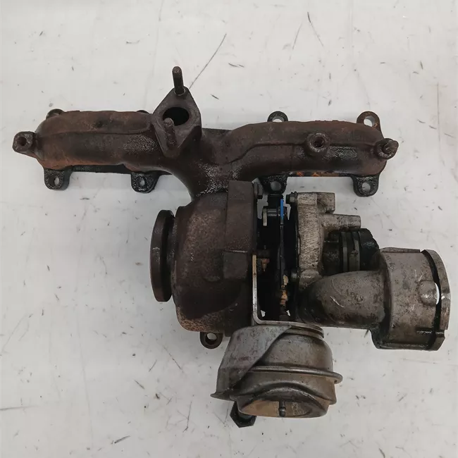 Turbocompressore con collettore scarico