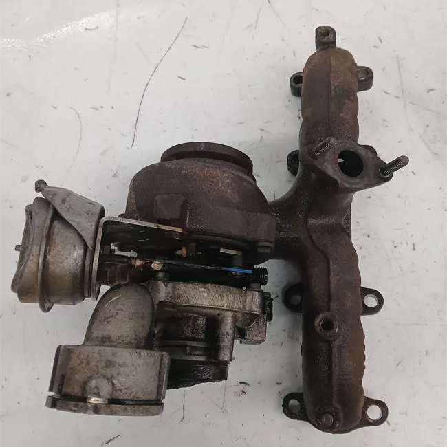 Turbocompressore con collettore scarico