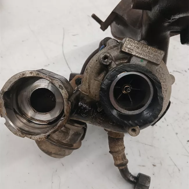 Turbocompressore con collettore scarico