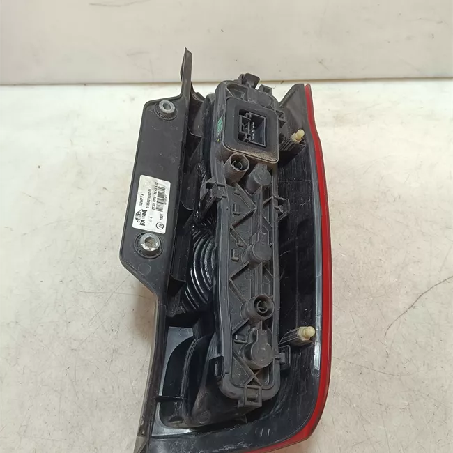 Fanale posteriore destro porta basculante