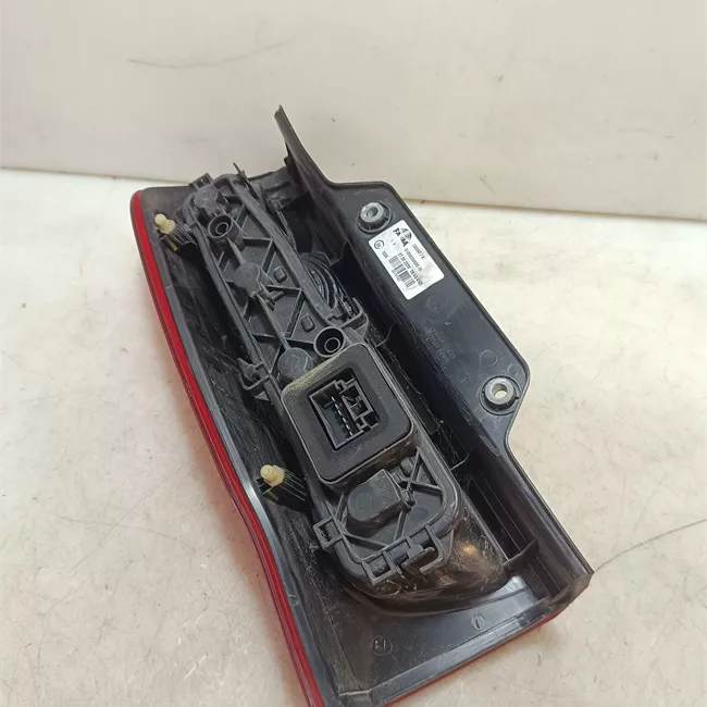 Fanale posteriore destro porta basculante