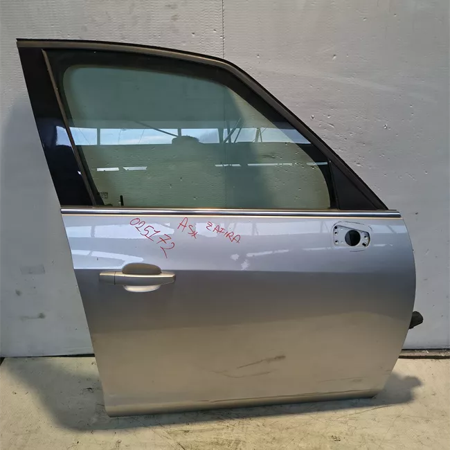 Porta anteriore destra
