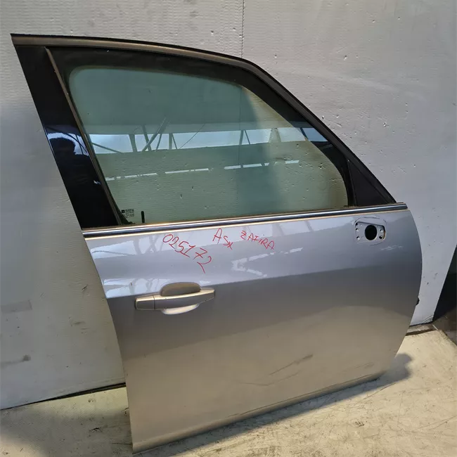 Porta anteriore destra
