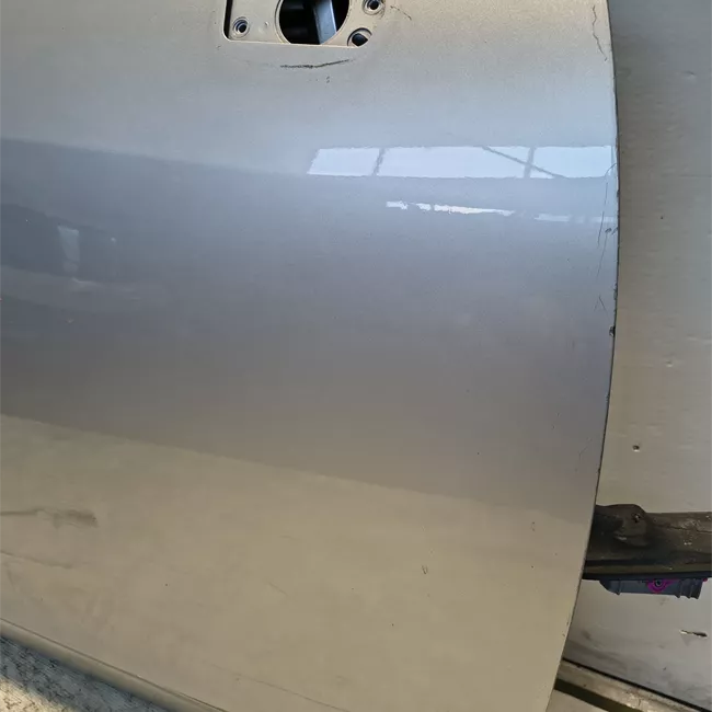 Porta anteriore destra