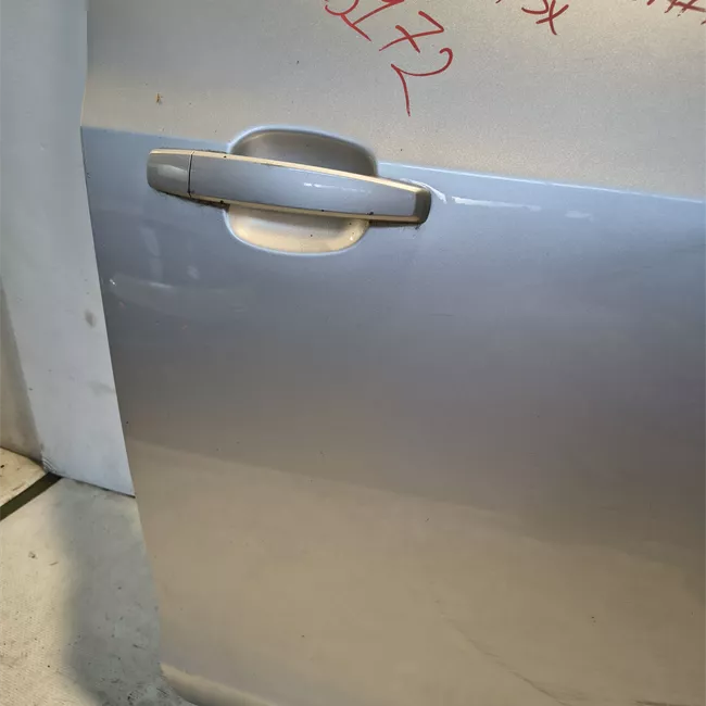 Porta anteriore destra