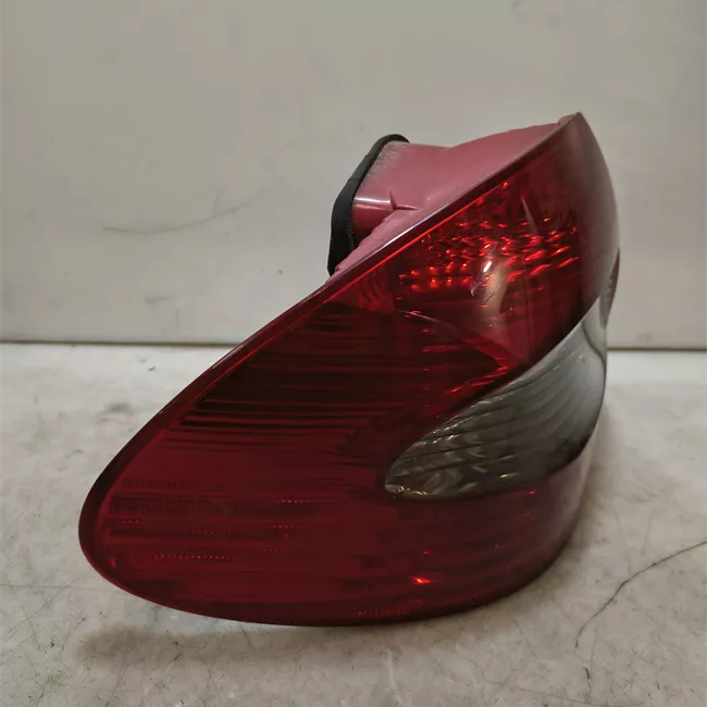 Fanale posteriore sinistro con ELEGANCE
