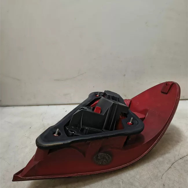 Fanale posteriore sinistro con ELEGANCE