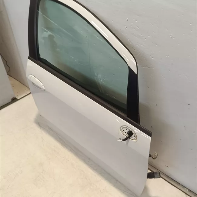 Porta anteriore destra
