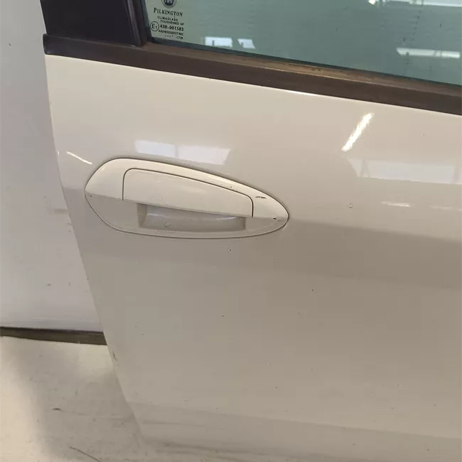 Porta anteriore destra