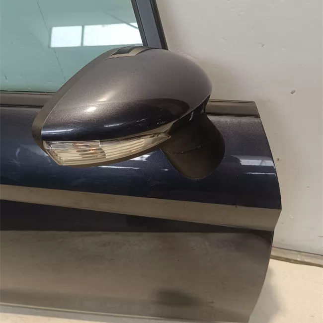 Porta anteriore destra