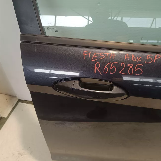 Porta anteriore destra