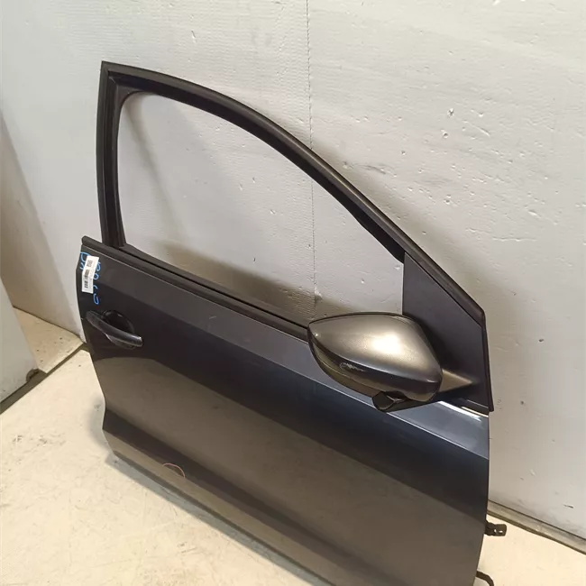 Porta anteriore destra