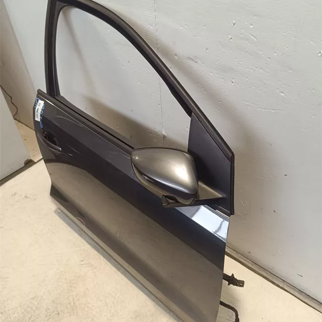 Porta anteriore destra