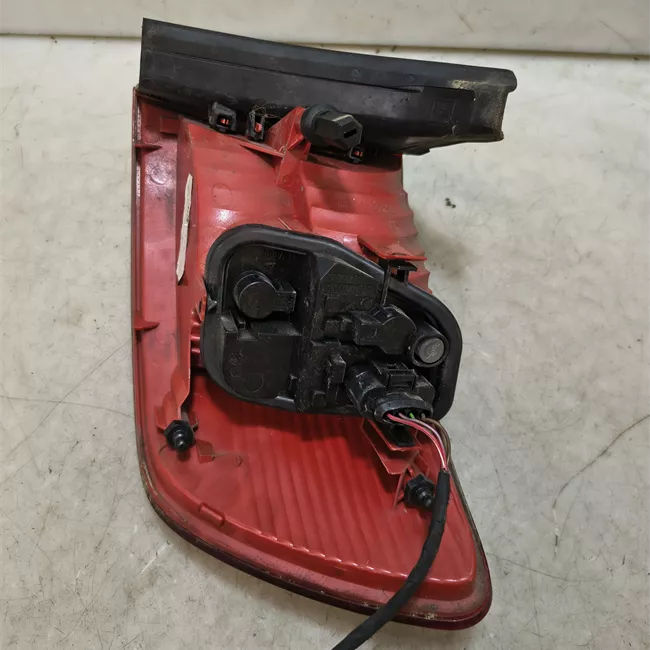 Fanale posteriore parte esterno sinistro