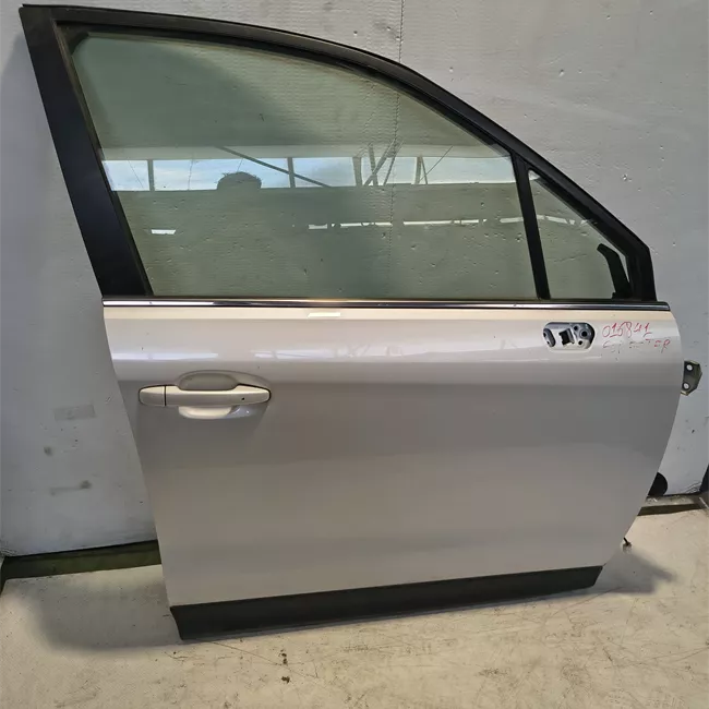 Porta anteriore destra