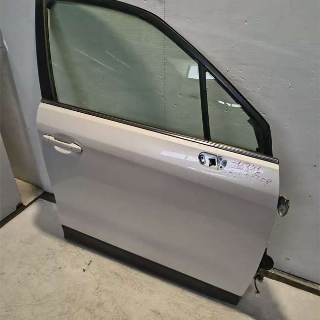 Porta anteriore destra