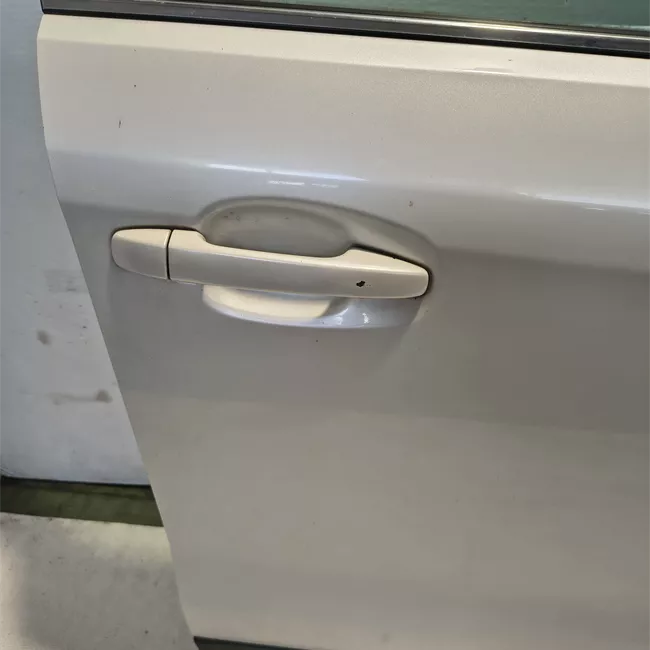Porta anteriore destra