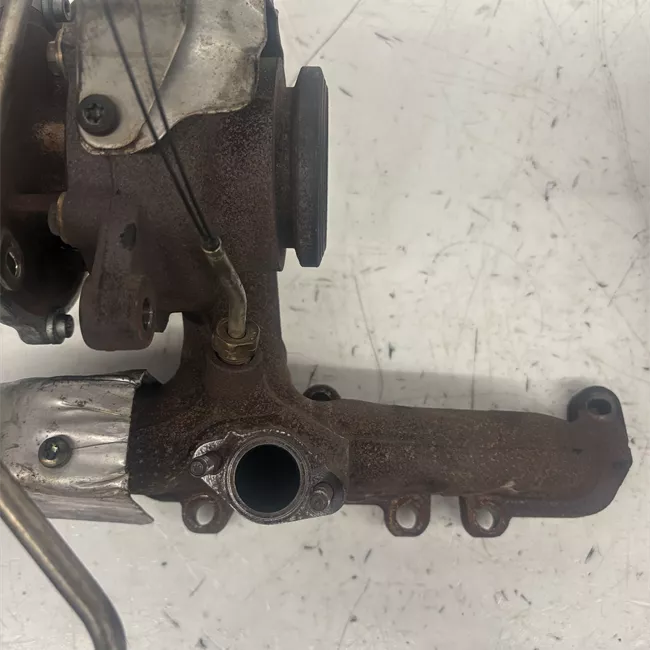 Turbocompressore con collettore scarico