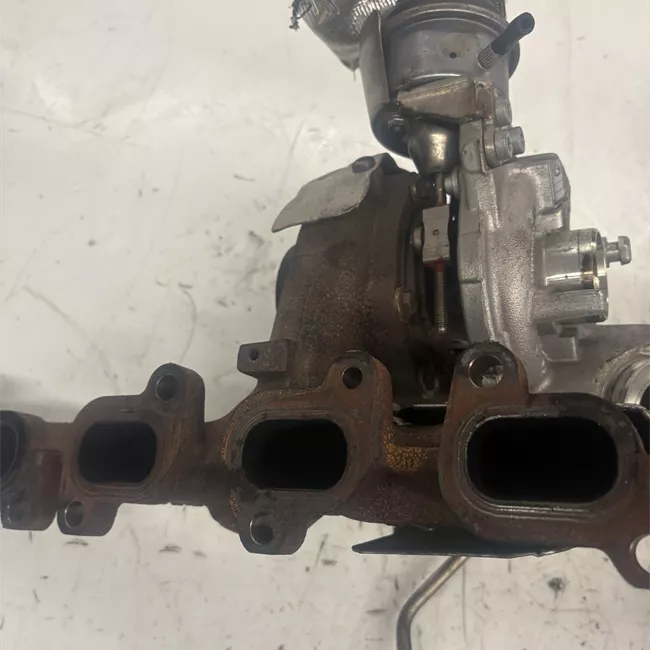 Turbocompressore con collettore scarico