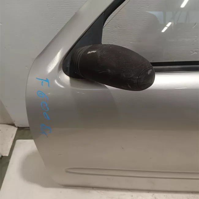 Porta anteriore sinistra
