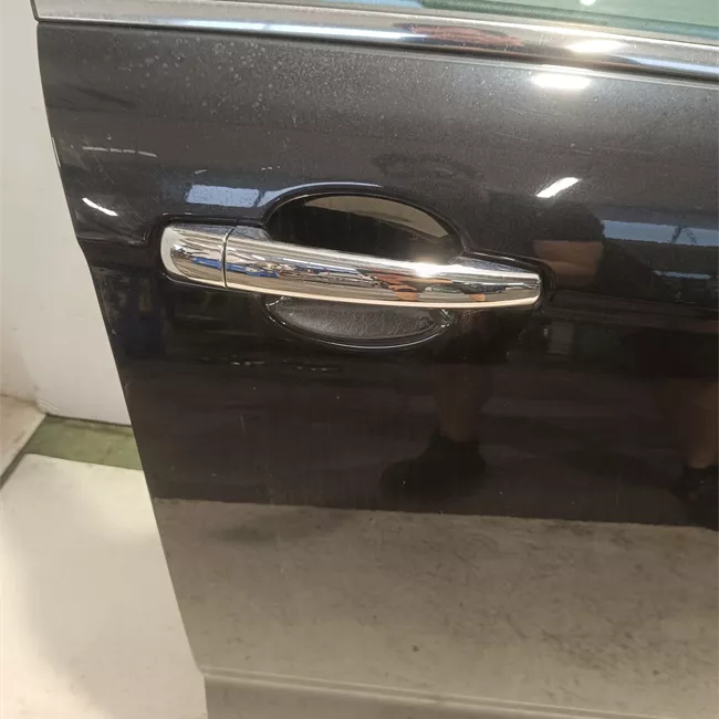 Porta anteriore destra