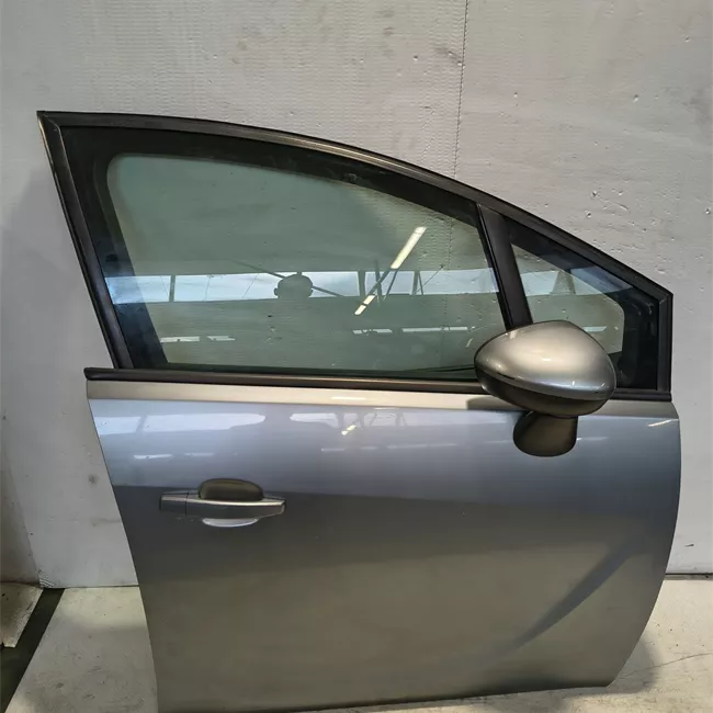 Porta anteriore destra
