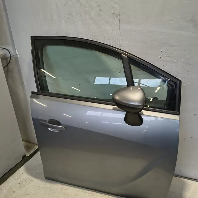 Porta anteriore destra