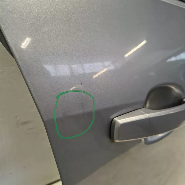 Porta anteriore destra