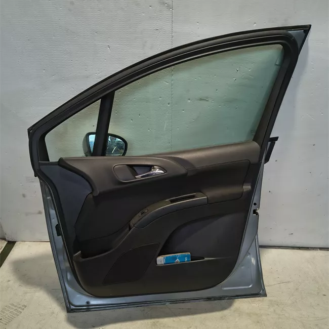 Porta anteriore destra