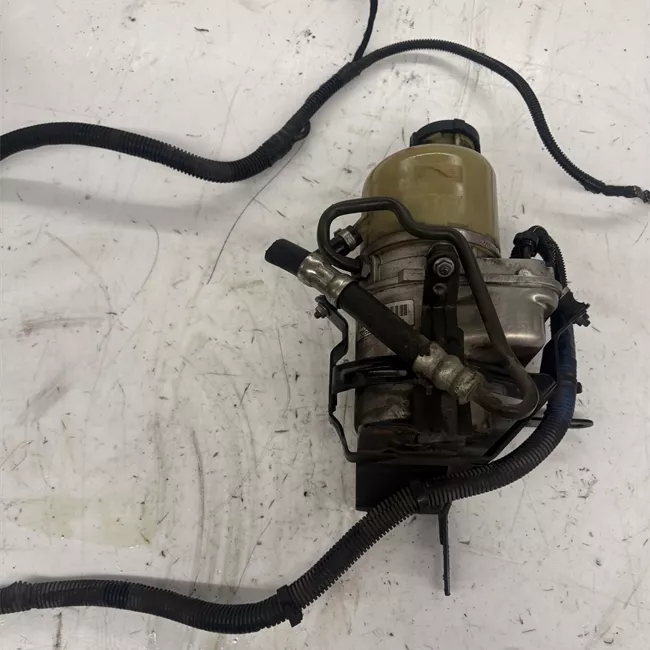 Pompa servosterzo con serbatoio