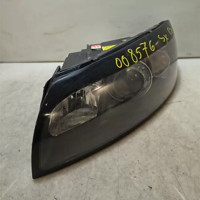 Proiettore sinistro Xenon