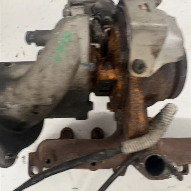 Turbocompressore con collettore scarico rotazionale