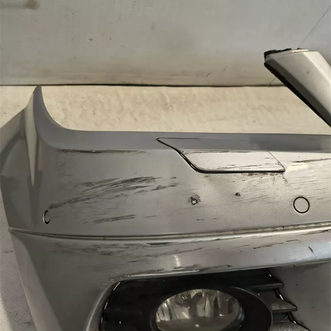 Paraurti anteriore con sensori parcheggio primer