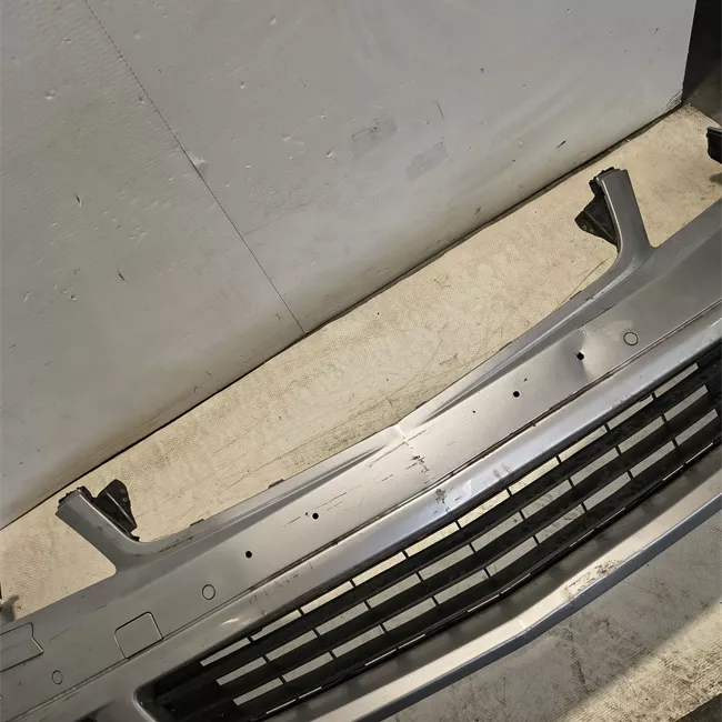 Paraurti anteriore con sensori parcheggio primer