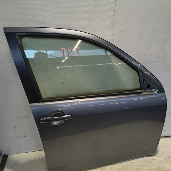 Porta anteriore destra