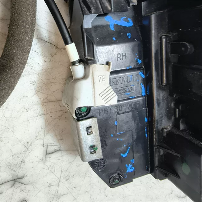Serratura porta anteriore destra