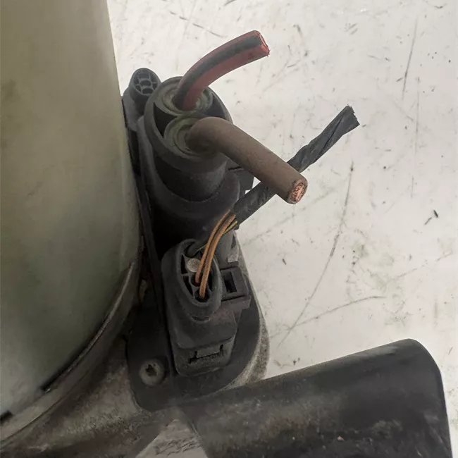 Pompa servosterzo con serbatoio