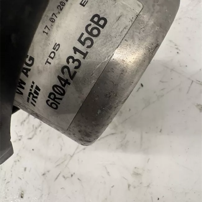 Pompa servosterzo con serbatoio