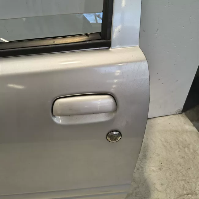 Porta anteriore sinistra