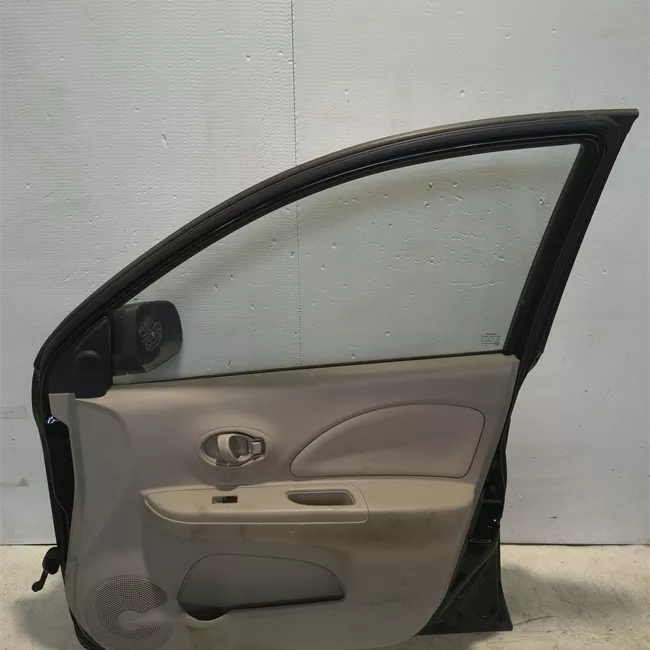 Porta anteriore destra
