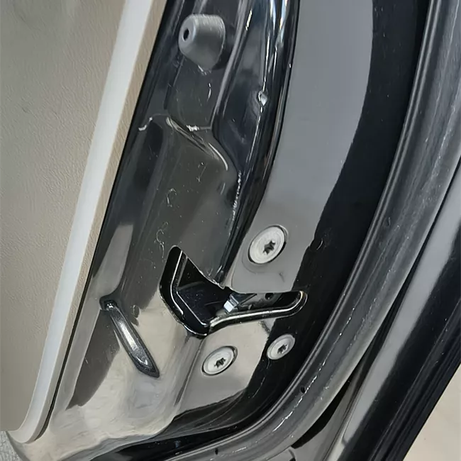 Porta anteriore destra