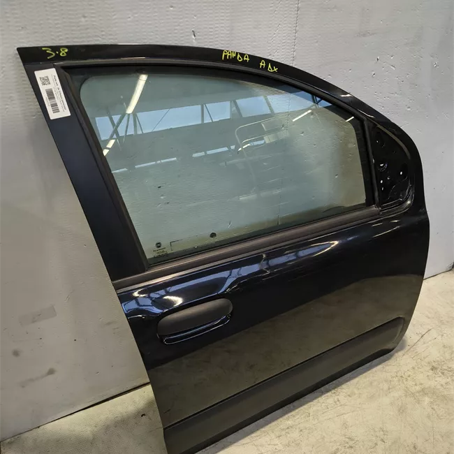 Porta anteriore destra con fasce paracolpi