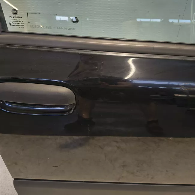 Porta anteriore destra con fasce paracolpi