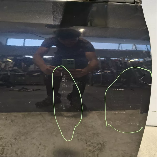 Porta anteriore destra