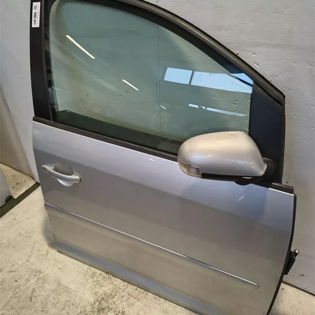 Porta anteriore destra