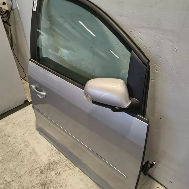 Porta anteriore destra