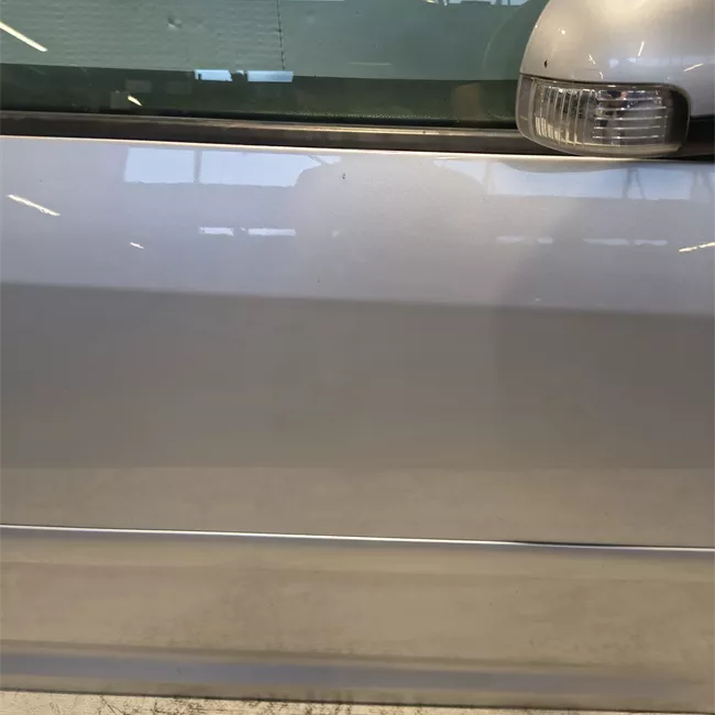 Porta anteriore destra