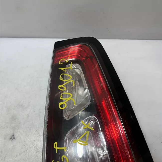 Fanale posteriore destro allesterno pop